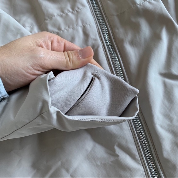Athleta Cloudburst Rain Jacket - NWOT - Picture 5 of 9